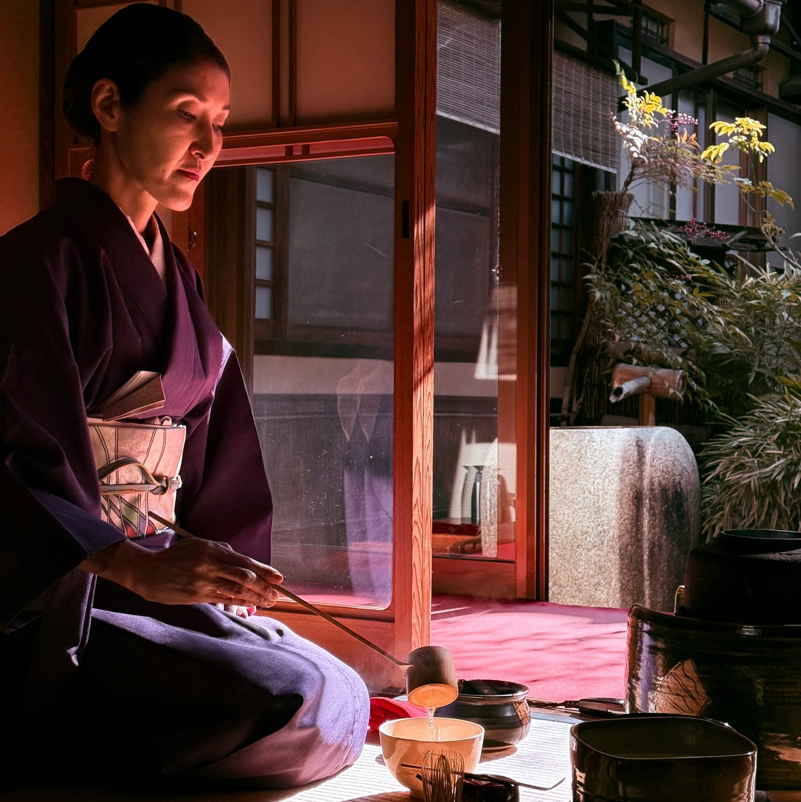 KAN-CRAFT-04 · tea being prepared, everyday not ceremonial — 1:1, 1000×1000