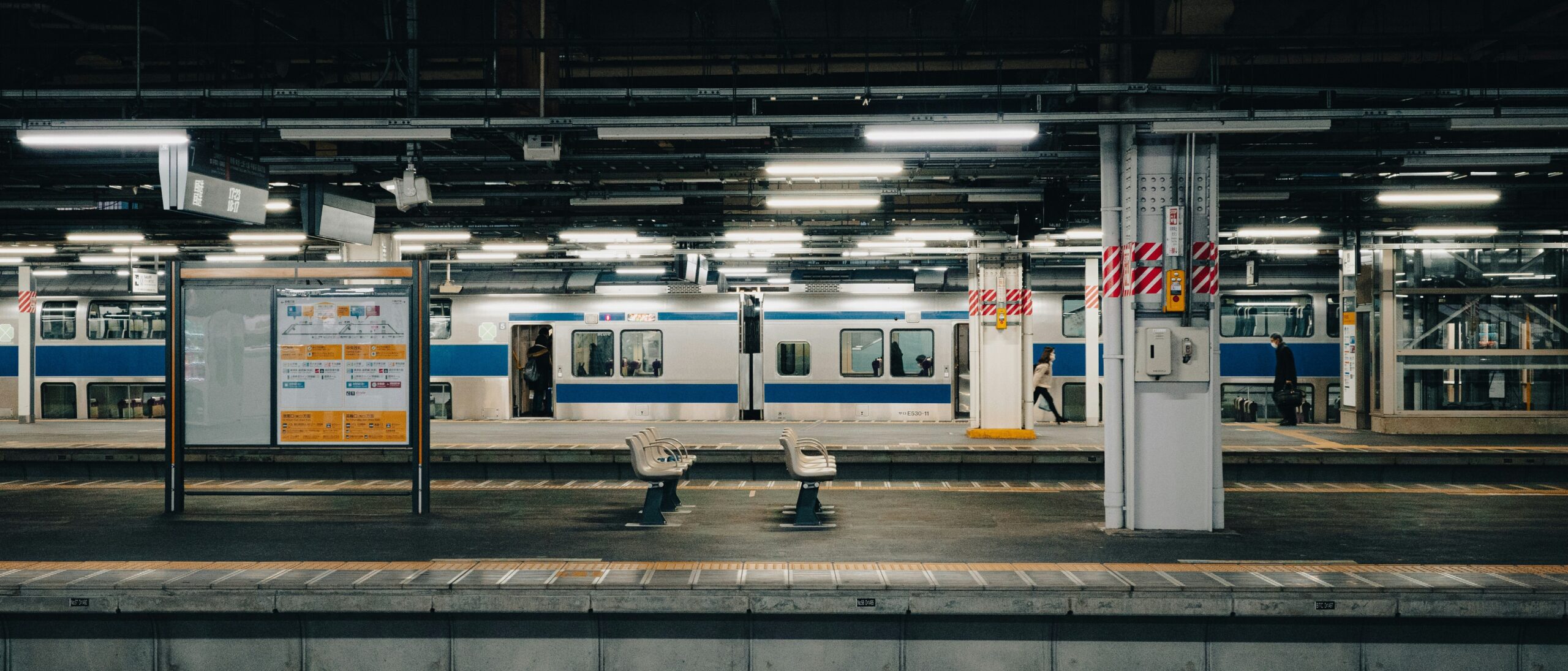 TOK-NIGHT-04 · empty platform waiting for the last train — 21:9, 1800×770