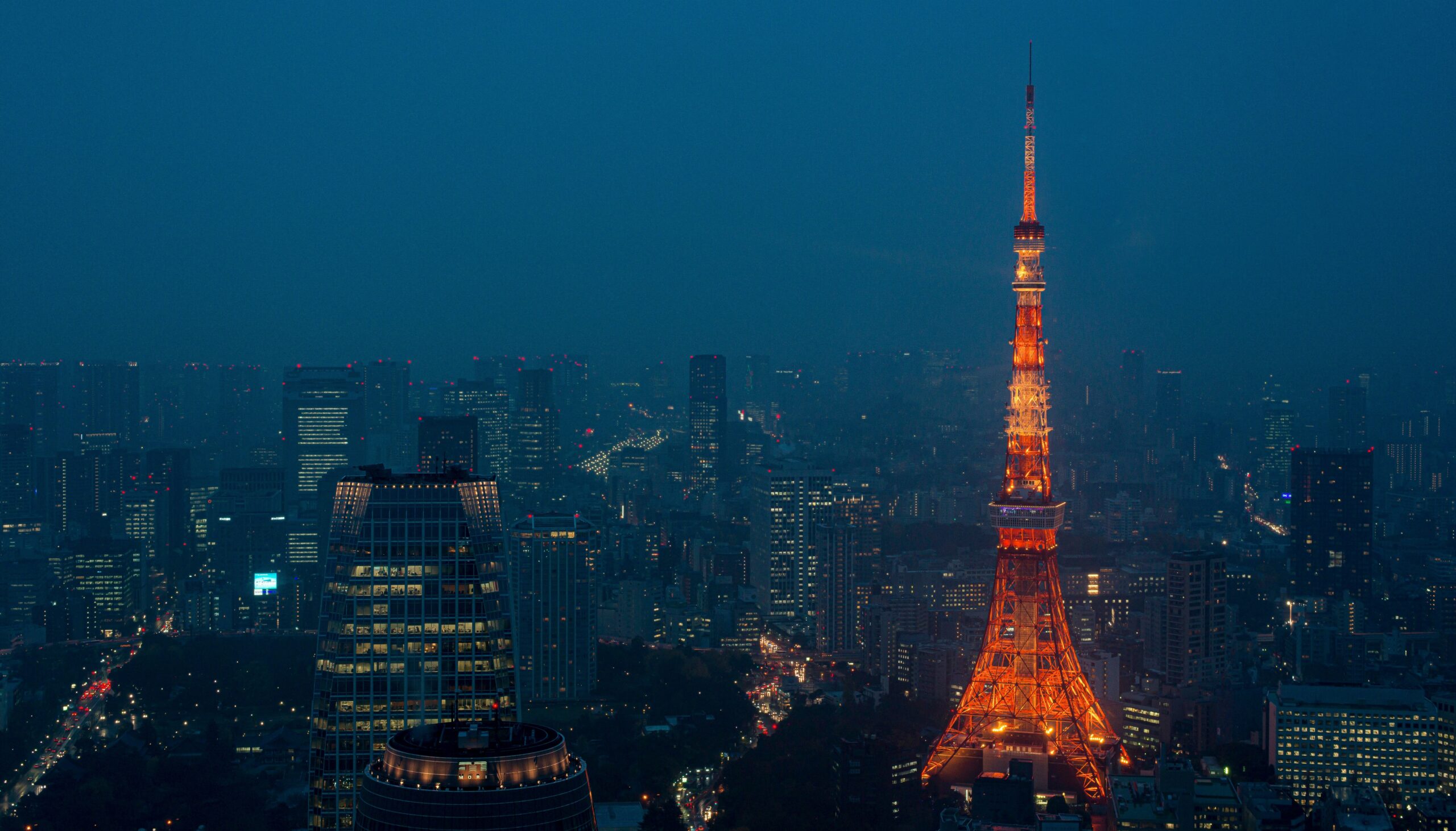 TOK-JOURNEY-01 · classic Tokyo skyline / first-visit landmarks — 16:9, 1600×900