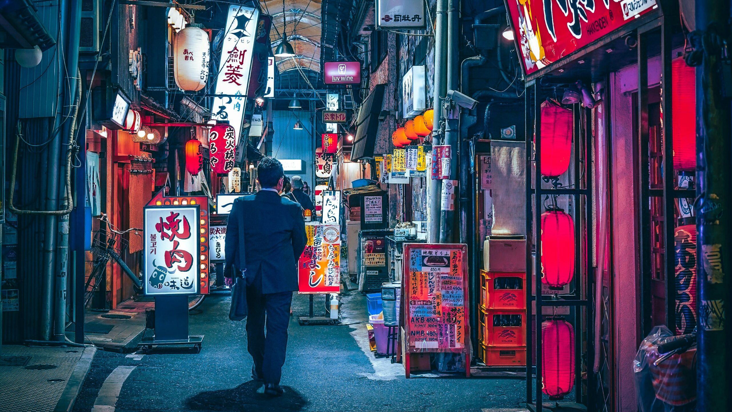 TOK-JOURNEY-02 · night street, bar signage and people — 16:9, 1600×900
