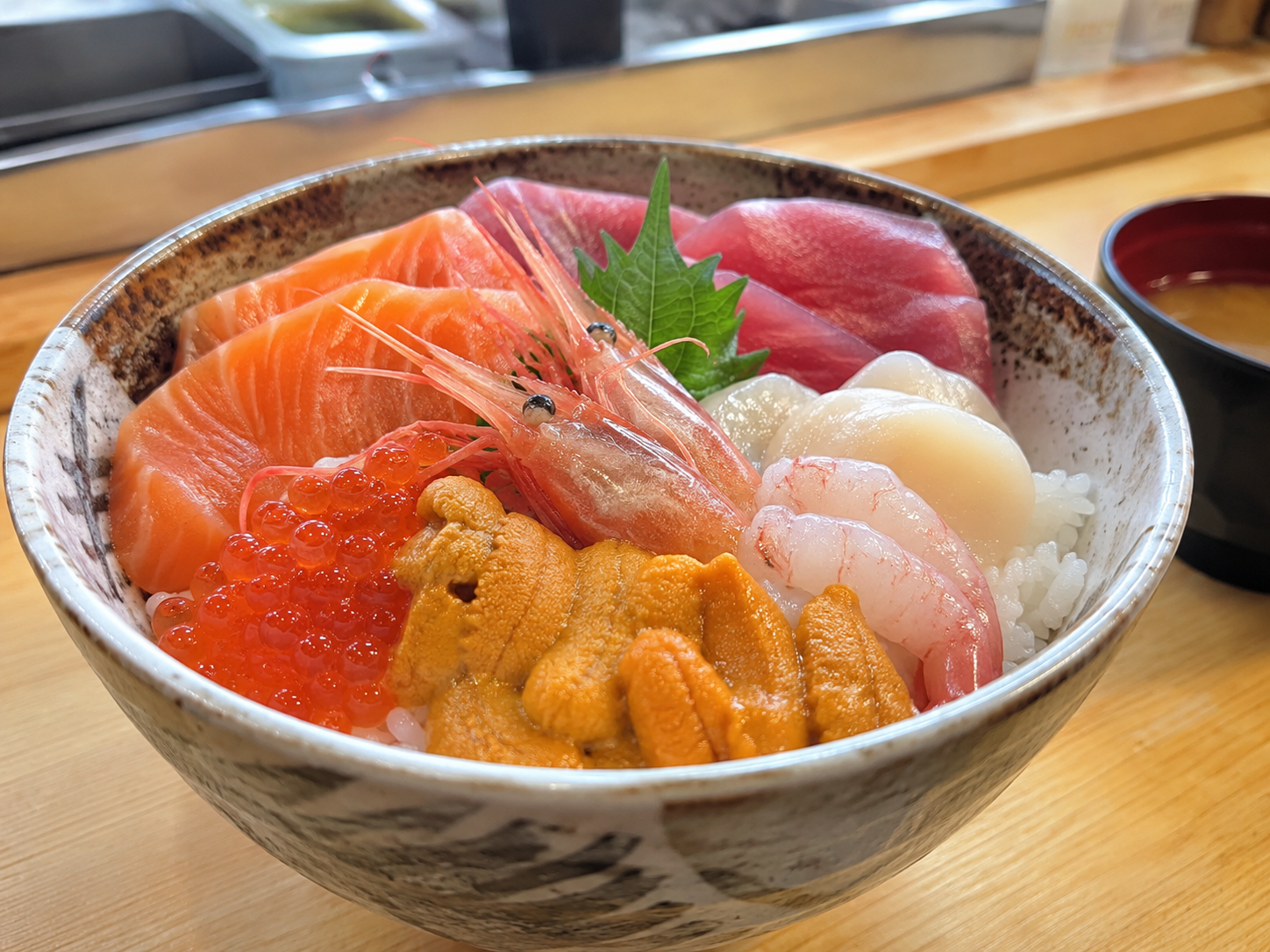 HOK-EAT-01 · seafood donburi, large — 4:3